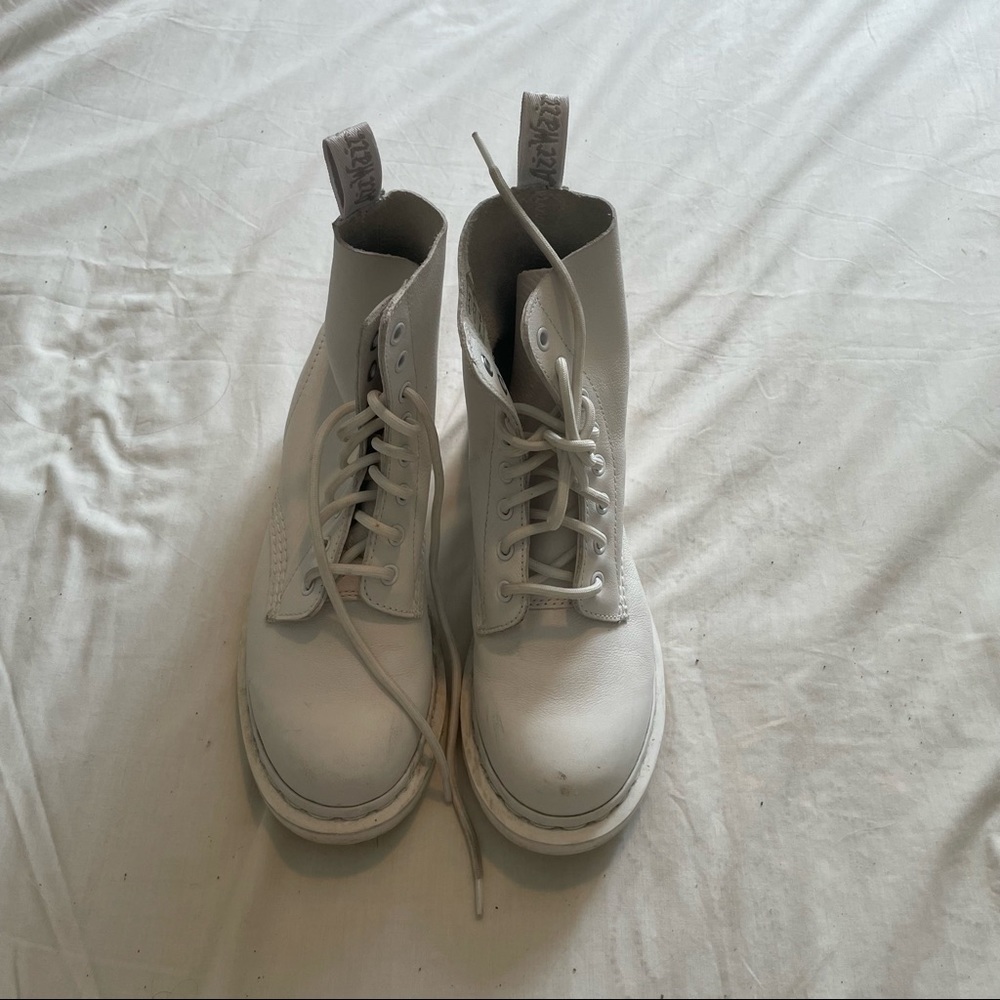 Dr Martens Boots White